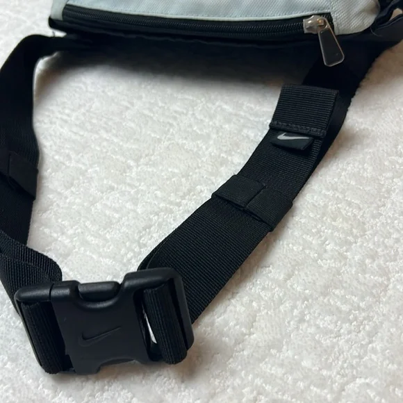 Nike Navy and Light Blue Belt Bag with Zip Pockets and Adjustable Straps - Picture 5 of 7
